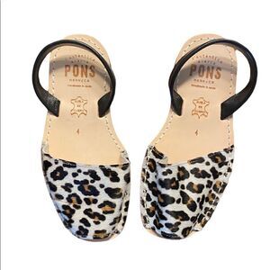 NWOT PONS SANDALS 4 